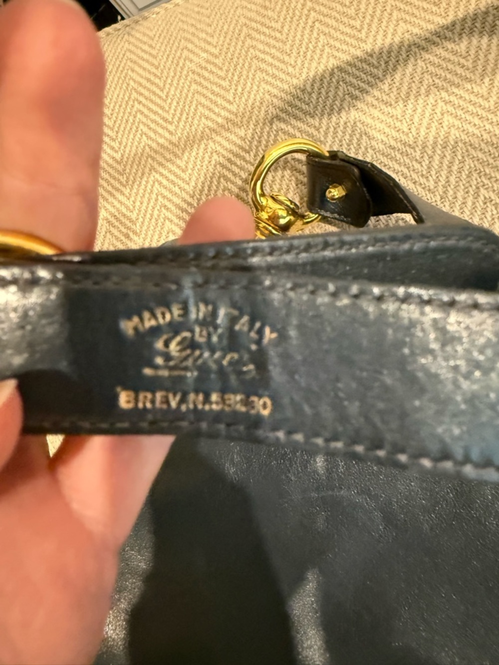 Vintage Gucci Navy Leather Shoulder Bag with Gold Logo - Picture 8 of 13